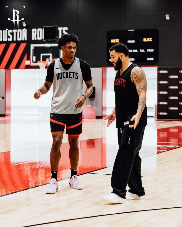 火箭队阿门现身！与2人合练，频频暴扣得分！下赛季化身篮下之王